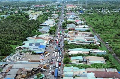 Chen chân qua 'nút thắt cổ chai' DT824 giữa Tây Ninh và TPHCM