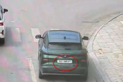 Tài xế dùng băng keo che biển số xe để né phạt nguội