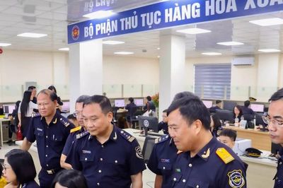 Hải quan vượt áp lực sắp xếp, giữ dòng chảy xuất nhập khẩu thông suốt