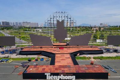 Cận cảnh sự hoành tráng của sân khấu concert Thanh xuân