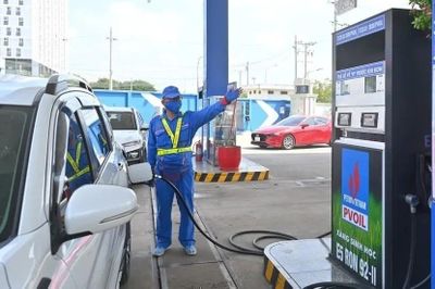 Xăng E10 'phủ' khắp nước, dầu sinh học bắt buộc sử dụng chưa?