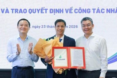 Trao quyết định giao nhiệm vụ Trưởng Ban Thăm dò Khai thác dầu khí Petrovietnam