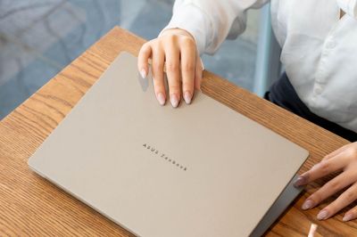 ASUS Zenbook A14: Mỏng nhẹ mà mạnh mẽ