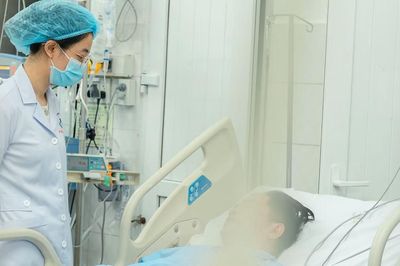 Người đàn ông bất ngờ sốc phản vệ, nguy kịch sau bữa ăn có cá ngừ