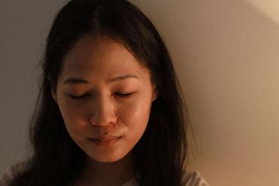 Lấy chồng 5 năm chưa có con, mẹ chồng nói một câu khiến con dâu òa khóc