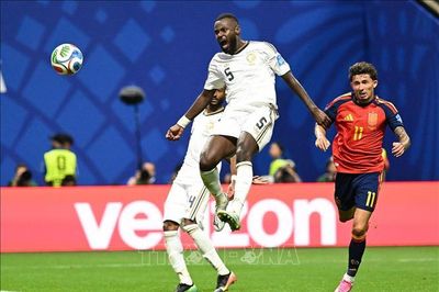 World Cup 2026: Bí mật đằng sau 2 quốc kỳ không chạm đất trong nghi thức trước trận đấu