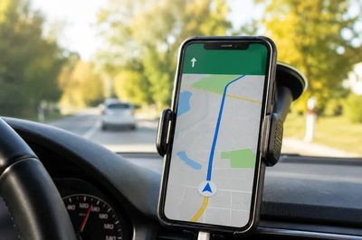 Mẹo giữ điện thoại mát khi vừa sạc vừa dẫn đường