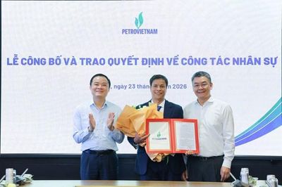 Trao quyết định Trưởng Ban Thăm dò Khai thác dầu khí Petrovietnam