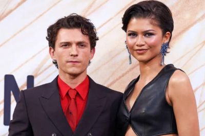 Zendaya thu hút mọi ánh nhìn với trang phục hai mảnh bằng da