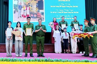 Tuyên dương 155 học sinh là con cán bộ Cục C10 đạt giải học sinh giỏi