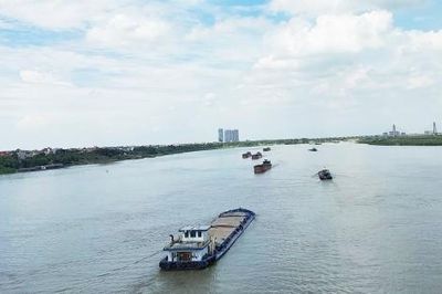 Bãi bỏ một số thủ tục, miễn phí phương tiện thủy nội địa