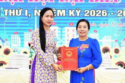 Bà Lê Thị Mai giữ chức Chủ tịch Hội Khuyến học xã Hòn Đất