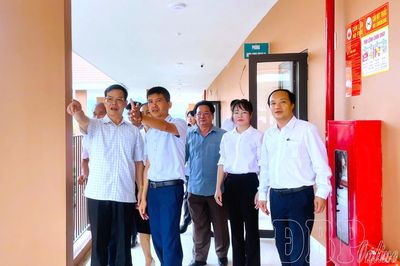 Đồng chí Triệu Tài Vinh thăm Trường PTNT liên cấp Tiểu học và THCS Si Pa Phìn, Đoàn KT - QP 379
