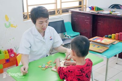 Chăm sóc trẻ tự kỷ, chậm phát triển cần sự yêu thương