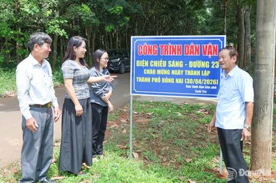 'Ý Đảng, lòng dân' thắp sáng những công trình
