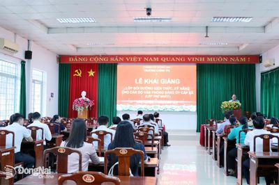 Khai giảng Lớp bồi dưỡng kiến thức, kỹ năng cho cán bộ Văn phòng Đảng ủy cấp xã