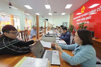 Người dân không hài lòng, cán bộ 'một cửa' có thể bị thay