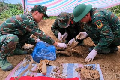 Những dấu chân không mỏi
