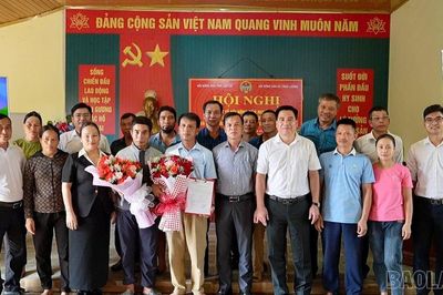 Tằng Loỏng ra mắt Tổ hội nông dân nghề nghiệp, giải ngân 01 tỷ đồng hỗ trợ chăn nuôi lợn