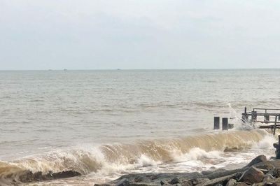 Dông lốc làm chìm 3 tàu cá, 13 ngư dân Lâm Đồng được cứu an toàn