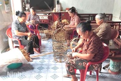 Nghề thủ công truyền thống - cơ hội việc làm cho lao động lớn tuổi