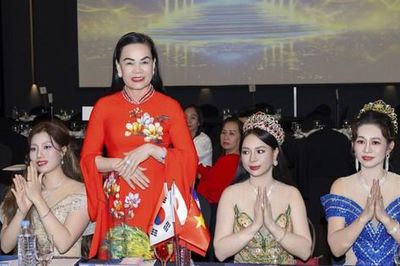 Hoa hậu Đậu Hằng Nga cuốn hút với tà áo dài thuần Việt tại Miss Business Charm International 2026