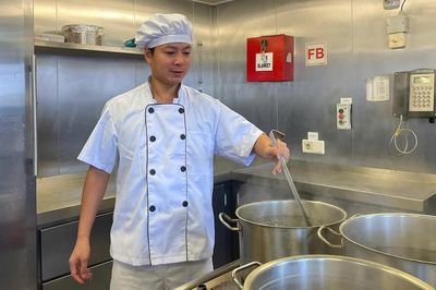 Nghệ thuật 'giữ lửa' của đầu bếp tàu viễn dương
