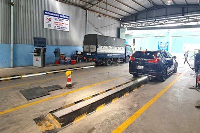 Xe đăng ký bằng giấy tạm trú, khi đăng kiểm có phải mang theo?