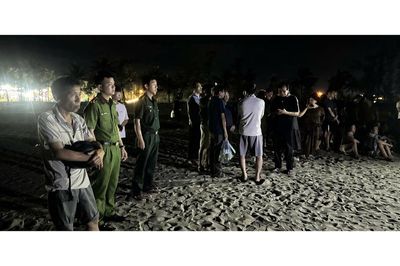 Hà Tĩnh: Tìm thấy thi thể bé trai mất tích khi đi tắm biển cùng bố