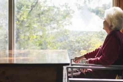 Cô đơn tuổi già: 'Làn sóng ngầm' đẩy người cao tuổi đến trầm cảm
