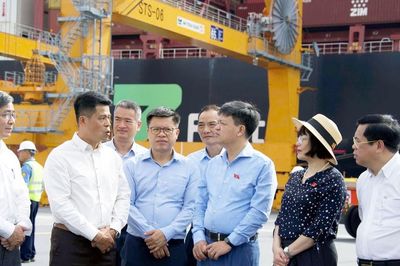 Đoàn công tác của Ủy ban Khoa học, Công nghệ và Môi trường khảo sát cảng Lạch Huyện
