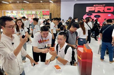 iPhone đời cũ giảm sâu, nhiều mẫu lập đáy giá mới