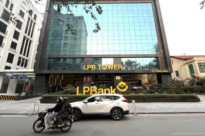 Một người tên Phạm Nhật Vượng mua vào gần 5% vốn điều lệ LPBank