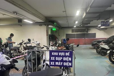 Người dân sống ở chung cư không lo thiếu chỗ để xe điện