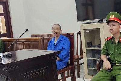 Kẻ ghen tuông dùng hung khí truy sát vợ, bị phạt 11 năm tù