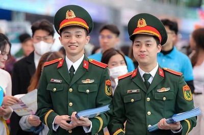 Bảng lương sĩ quan và phụ cấp chức vụ lãnh đạo quân đội theo mức lương cơ sở mới