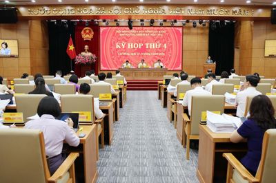 Kỳ họp thứ 4 HĐND tỉnh khóa XVIII: Thảo luận nhiều nội dung quan trọng tại hội trường