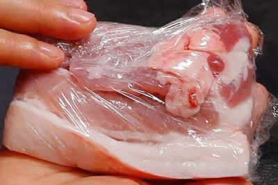 Thịt mua về đừng cho ngay vào tủ lạnh: Làm thêm bước này thịt để được lâu, tươi ngon như mới