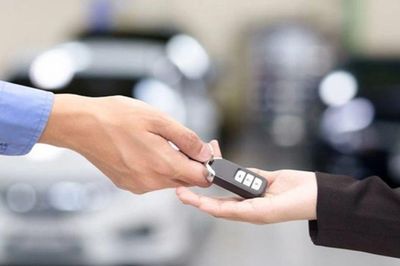 Cho mượn xe đi 3.800 km rồi trả lại với bình xăng cạn, tôi có câu trả lời khiến anh chồng tái mặt