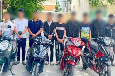 Đánh nhau bằng mũ bảo hiểm, thắt lưng giữa phố Đà Nẵng: Nhóm thanh niên bị triệu tập khi clip vừa tung lên mạng