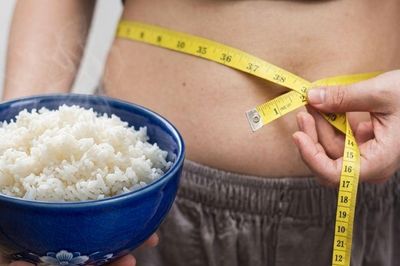 Vì sao càng kiêng cơm, nhiều người lại càng mệt và tăng nguy cơ bệnh?
