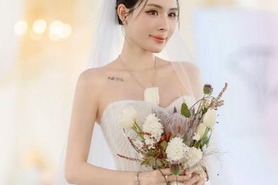 Nhan sắc 'gây thương nhớ' của vợ cầu thủ Văn Thanh