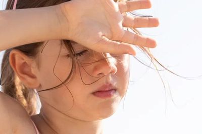 Nắng nóng cực đoan: 5 dấu hiệu ở trẻ nhỏ cần đưa đi cấp cứu ngay