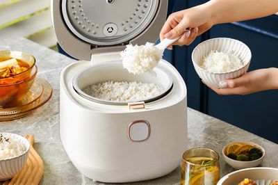 Nếu không muốn cơm nhanh thiu hơn trong mùa nóng thì đừng dại làm điều này