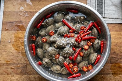 Cách làm sạch nghêu để không còn ngậm cát