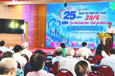 Phường Phú Thượng tôn vinh 50 gia đình tiêu biểu nhân Ngày Gia đình Việt Nam