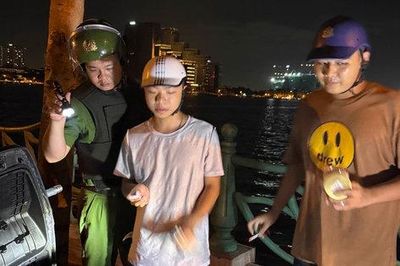 Công an phường Tây Hồ xuyên đêm tuần tra, giữ bình yên phố phường