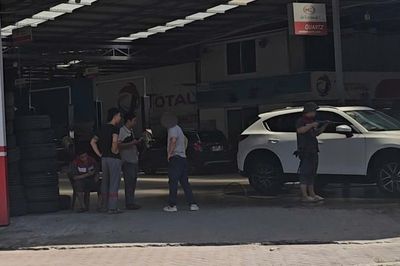 Hà Nội: Nhiều lần bị phản ánh, các gara trên đất dự án Khu đô thị Nam Trung Yên vẫn 'bình chân như vại'