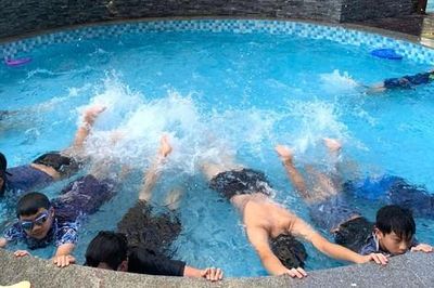 'Cơn sốt' học bơi mùa hè và những lưu ý cho cha mẹ