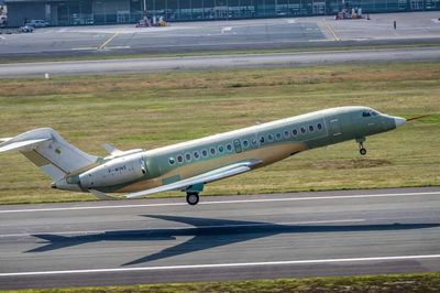 Tập đoàn Dassault thử nghiệm chuyến bay đầu tiên của máy bay Falcon 10X